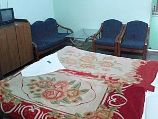 Radiant Ymca Tourist Hostel Varanasi Exterior photo