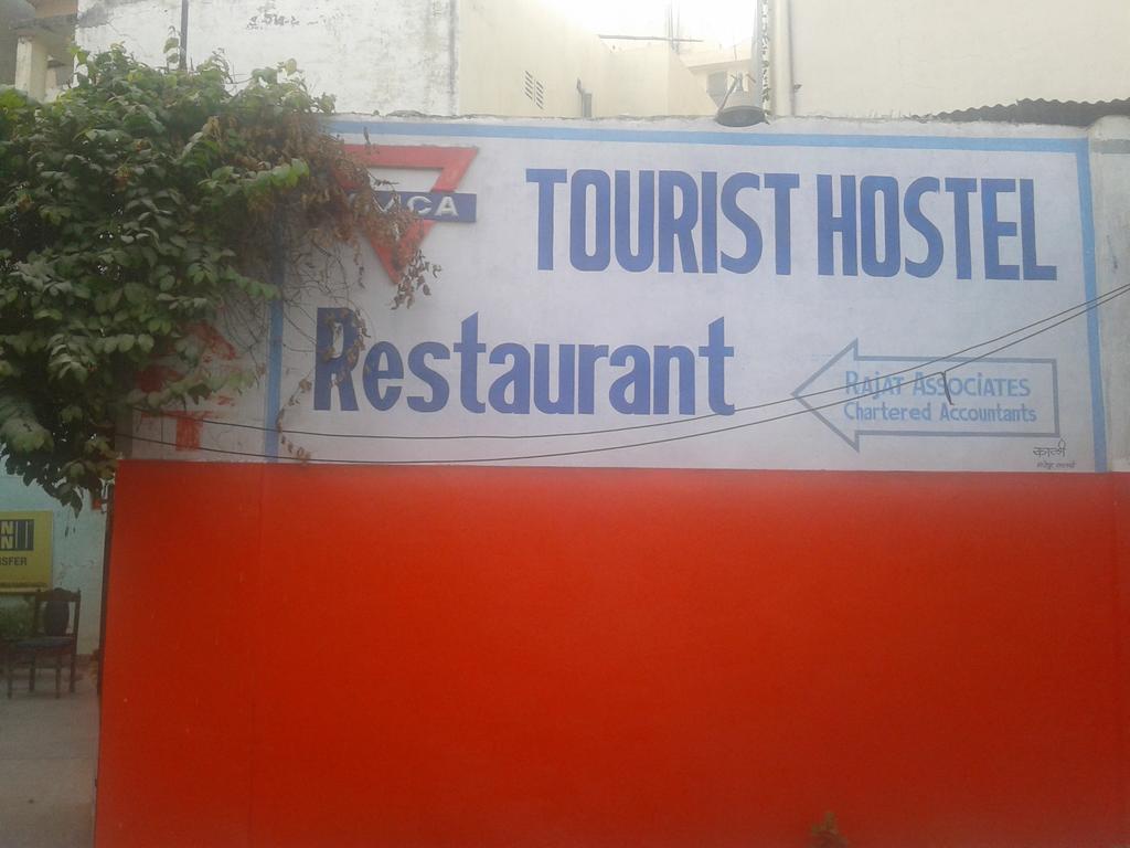 Radiant Ymca Tourist Hostel Varanasi Exterior photo
